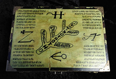 Holzschatulle mit lterem Zeichen nach H. P. Lovecraft - Ansicht von oben