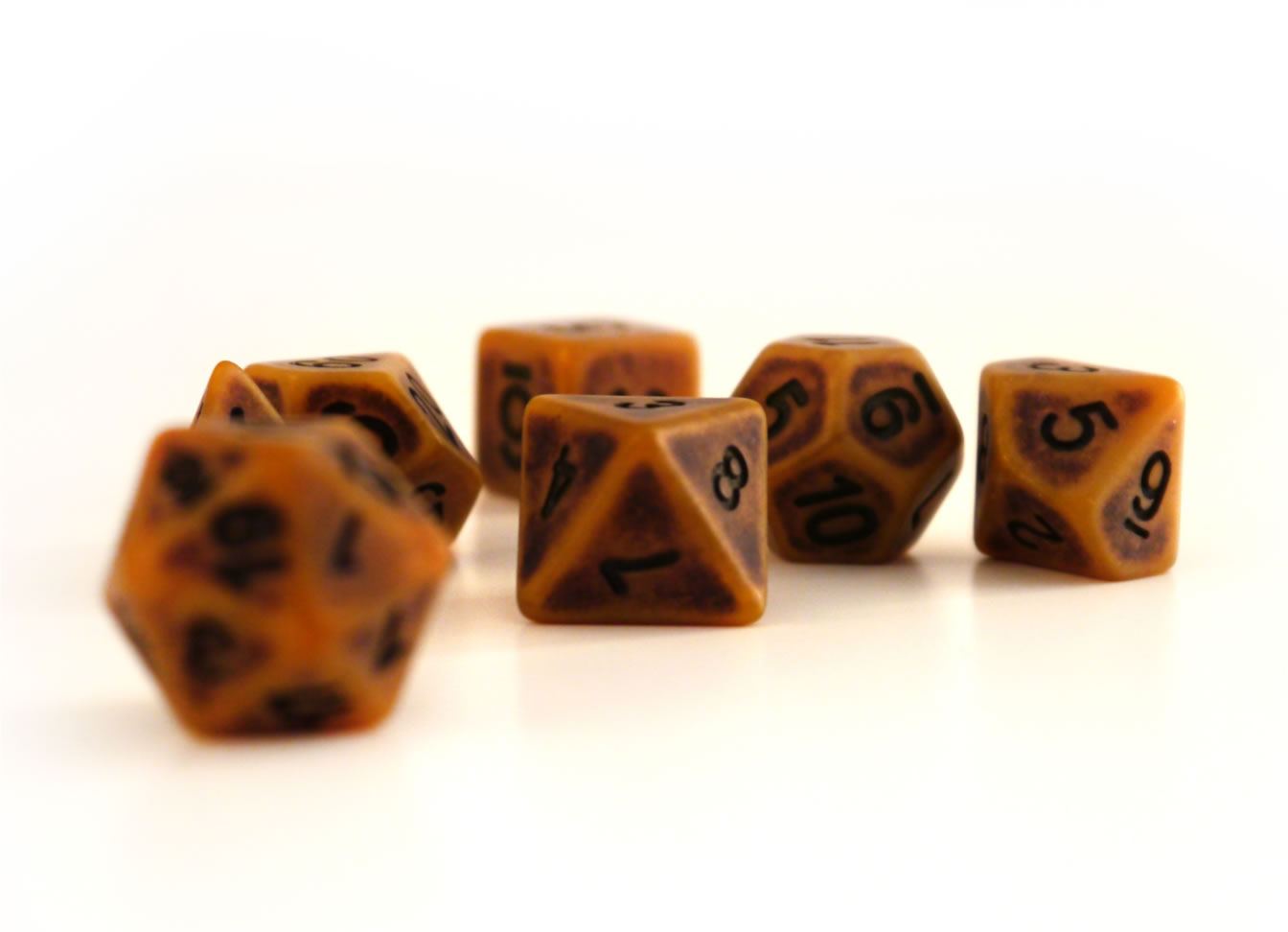 Wrfelset mit 7 Wrfeln in antiker Optik (Gold)